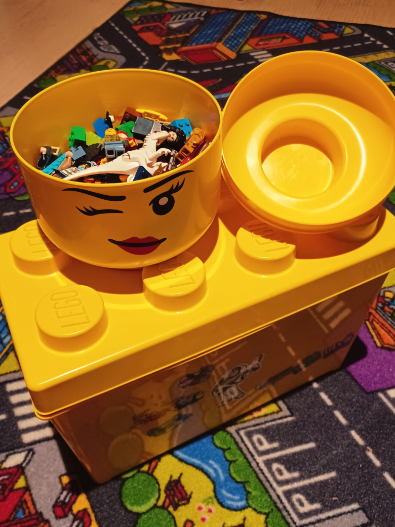 Idée original, une tête de rangement Lego
